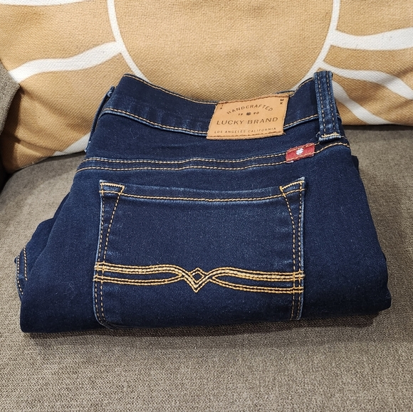 Lucky Brand Luxury Denim | Charlie Baby Bootcut | Dark wash, Medium Rise Jeans - Picture 4 of 6